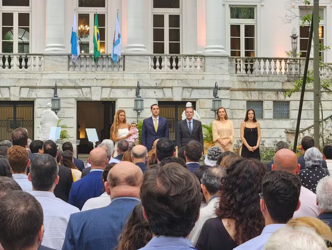 Paes renuncia e transmite cargo a Cavaliere — Foto: Raoni Alves/g1 Rio