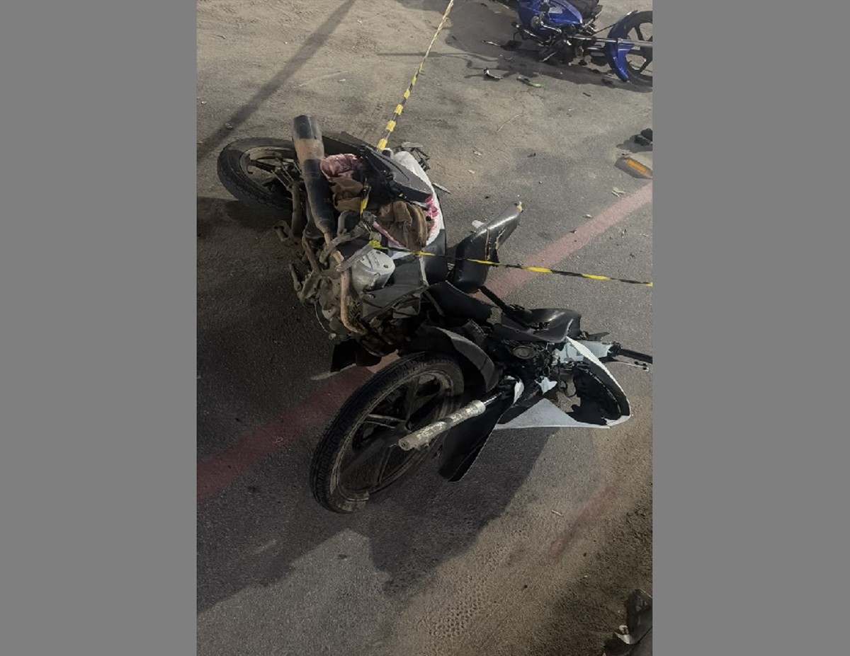 Motociclista é encontrado morto após acidente em Araruama; homem estava com marcas de tiro, diz polícia