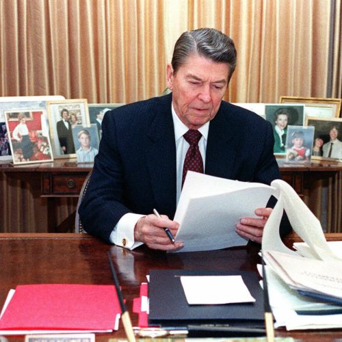 Campanha tenta reescrever o legado de Richard Nixon e reabilitar a imagem do 1º e único presidente a renunciar nos EUA