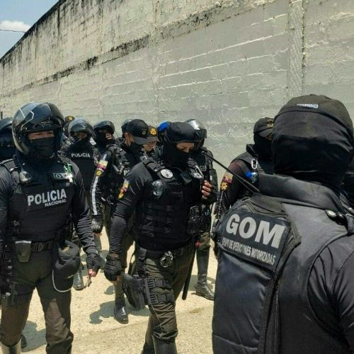 Como é estar na linha de frente da guerra às drogas no Equador, onde nem a polícia confia na própria polícia