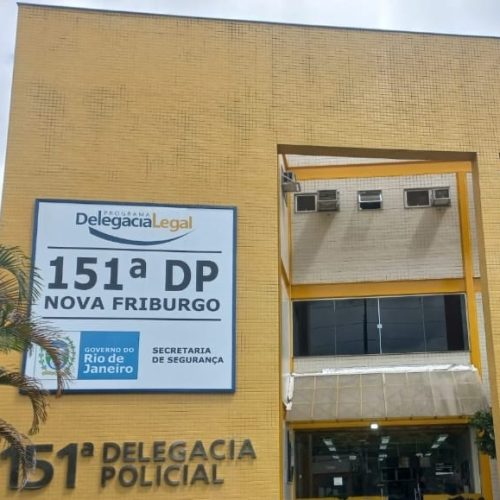 Dois homens são presos suspeitos de tráfico de drogas em Nova Friburgo