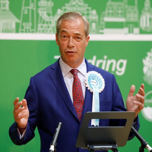 ‘Pai do Brexit’ vence eleição e reconquista cadeira no Parlamento britânico