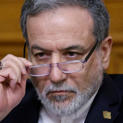 Irã e Omã estão próximos de acordo para nova rota no Estreito de Ormuz, diz ministro iraniano