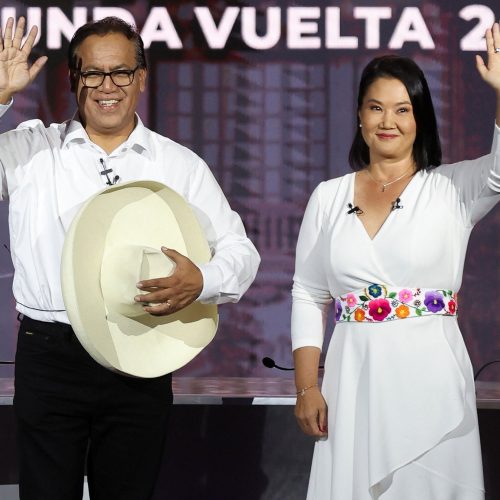 Filha de ex-presidente condenado e esquerdista de chapéu camponês: quem são os candidatos na eleição presidencial do Peru