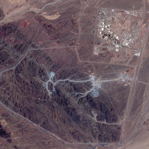 Irã acelera ritmo de construção em suposta área nuclear na montanha Pickaxe, segundo analistas dos EUA