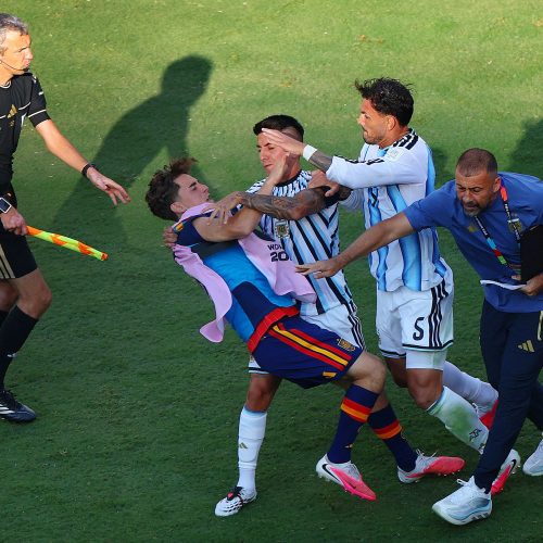 Fifa vai investigar briga entre jogadores de Espanha e Argentina após a final da Copa do Mundo