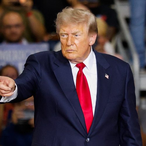 Trump diz que EUA têm controle do Estreito de Ormuz e chama bloqueio naval de ‘muro de aço’