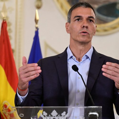 Premiê da Espanha culpa Rússia e Israel por crise migratória em Ceuta