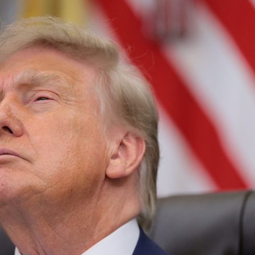Dívida dos EUA passa de R$ 200 trilhões. Por que Trump não consegue frear a alta?