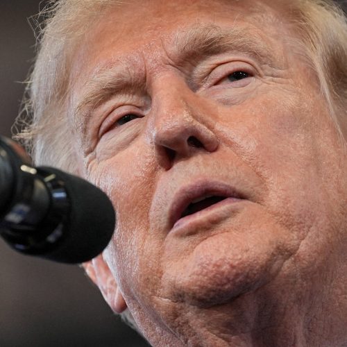 Trump anuncia ‘guerra econômica’ contra o Irã e ameaça países que ajudarem o regime