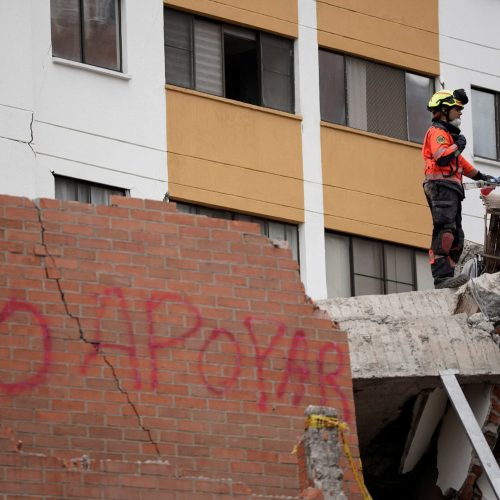Presidente da Colômbia pede que Trump suspenda tarifas após terremoto