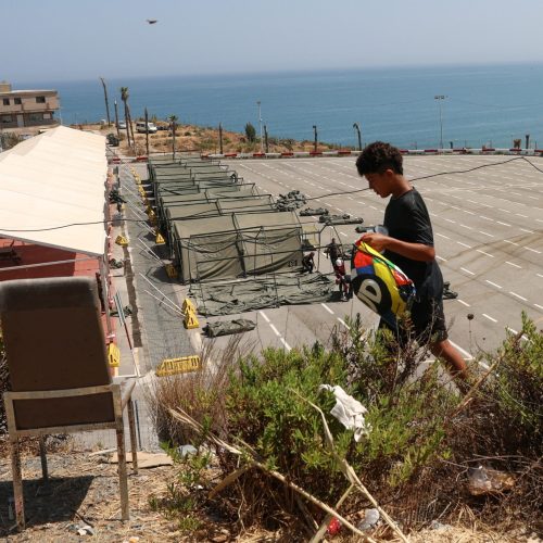 Espanha vai acolher 500 menores imigrantes do Marrocos que chegaram em Ceuta