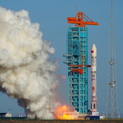 China adia missão lunar que busca água no polo sul da Lua