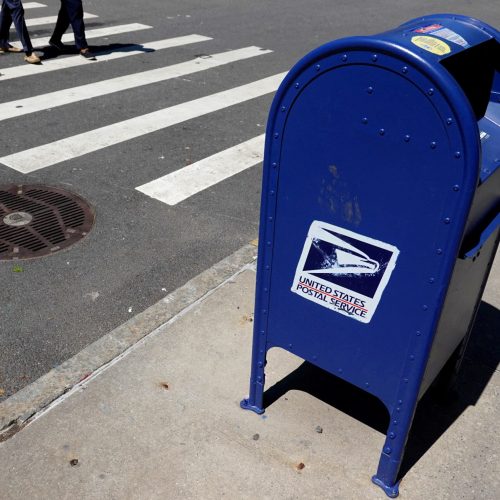 Em derrota para Trump, Suprema Corte dos EUA não permite que Serviço Postal restrinja votos por correio nas eleições de novembro