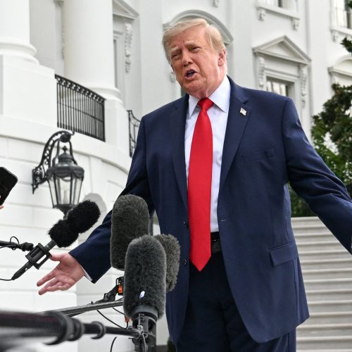 Donald Trump diz ter rejeitado proposta de paz do Irã que previa reabrir Estreito de Ormuz