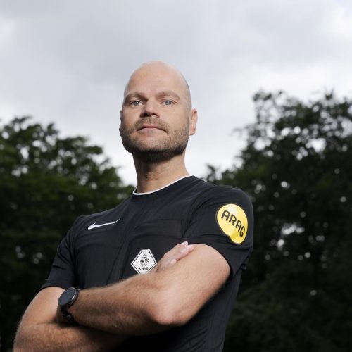 Morre Rob Dieperink, árbitro holandês barrado da Copa do Mundo, aos 38 anos