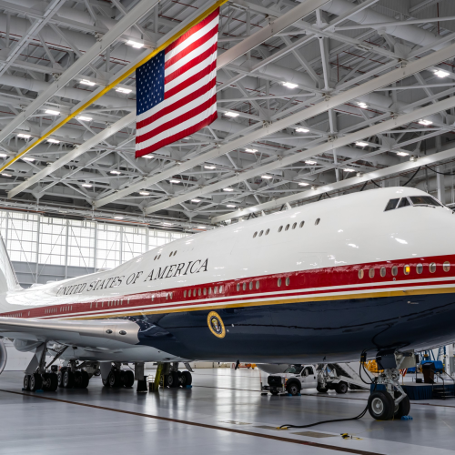 EUA apresentam novo Air Force One, presente do Catar a Trump
