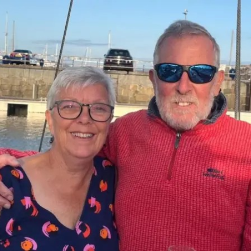 ‘Surreal’: casal britânico em iate descreve susto com tiros de advertência de navio de guerra russo