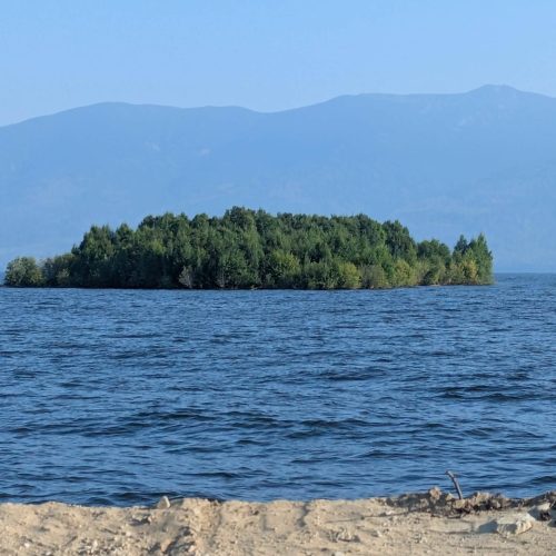 Ilha misteriosa aparece e desaparece em lago no Canadá