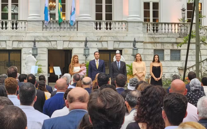 Paes renuncia e transmite cargo a Cavaliere — Foto: Raoni Alves/g1 Rio