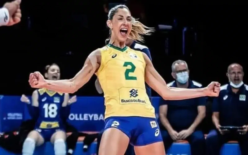 Atleta de Volei Carol Gattaz