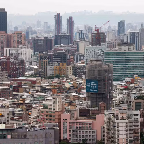 Vista de prédios comerciais e residenciais de Taipei, em Taiwan, no dia 12 de maio de 2026 — Foto: Ann Wang/Reuters