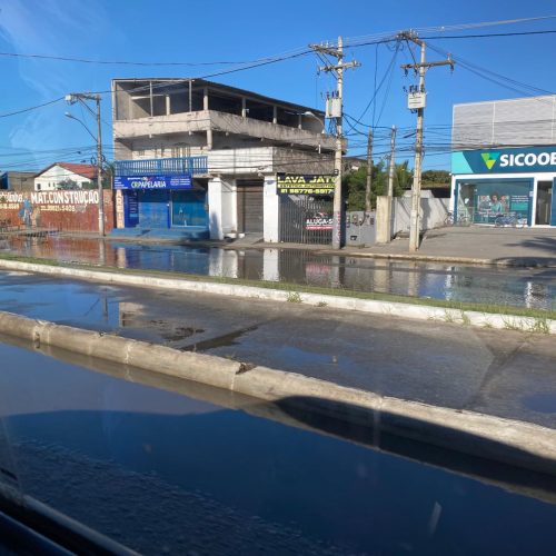 Foto da Av independência alagada.