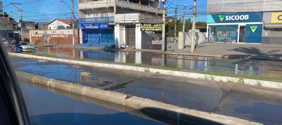 Foto da Av independência alagada.