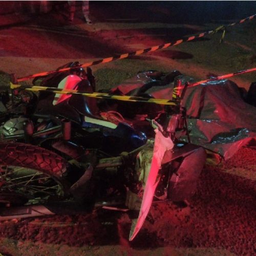 Jovem sem CNH morre em colisão entre carro e moto na RJ-106, em São Pedro da Aldeia