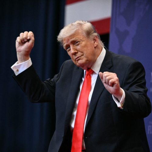Trump declara mais de US$ 1,4 bilhão em renda com negócios ligados a criptomoedas