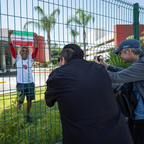 Cadáver é encontrado em frente ao estádio onde a seleção iraniana treina para Copa do Mundo