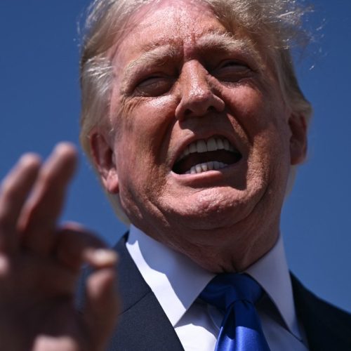 Trump diz estar decidindo ‘se explode o Irã inteiro ou não’