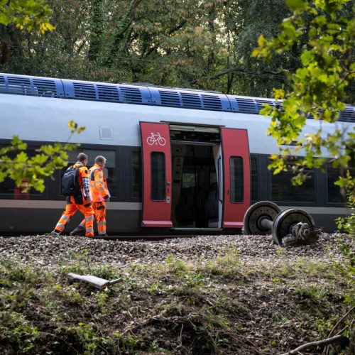 Polícia suspeita de ‘sabotagem’ em descarrilamento de trem que deixou 44 feridos na França