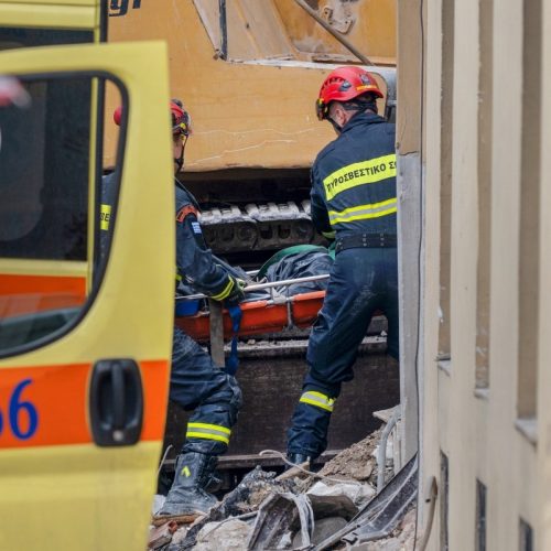 Seis pessoas morrem após explosão e desabamento de prédio em Atenas