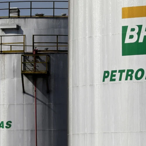 Petrobras adere a novo subsídio de R$ 1 por litro de diesel; programas já somam R$ 9,9 bi