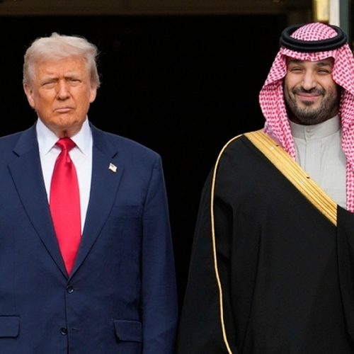 Arábia Saudita pede ajuda a Trump para combater Houthis, diz agência