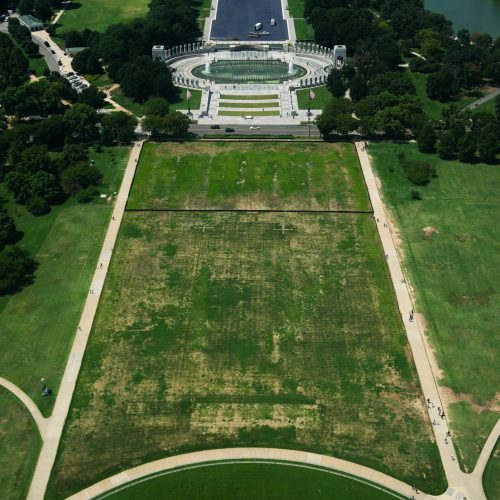 Trump culpa vândalos por grama pisada no local de festa de 4 de julho