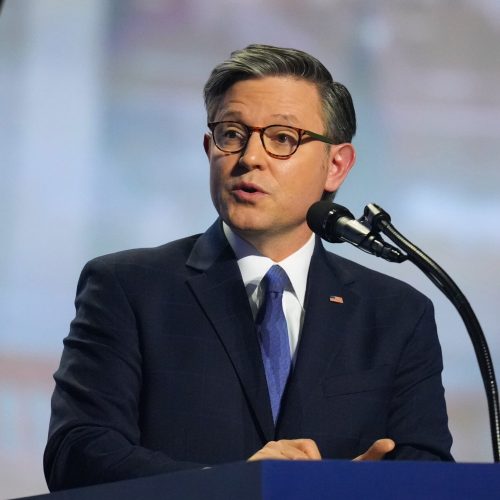 Presidente da Câmara dos EUA promete tentar viabilizar plano de Trump de pagar US$ 5 mil a americanos