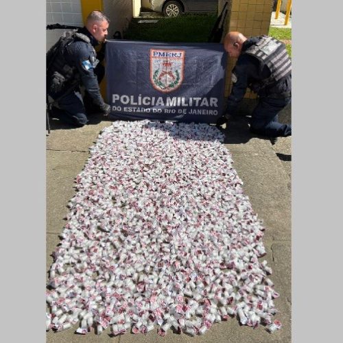 Denúncia anônima leva policiais a esconderijo com 13 kg de cocaína em São Pedro da Aldeia