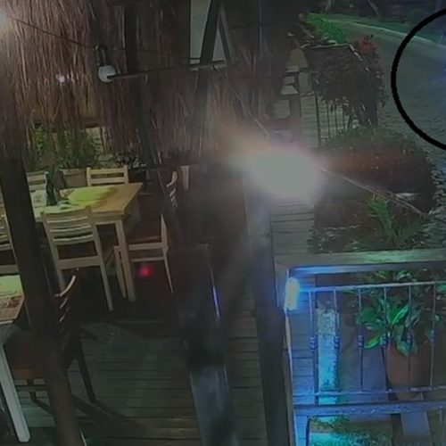 Mulher reage a assalto e tenta impedir fuga de criminosos na Orla Bardot, em Búzios; VÍDEO