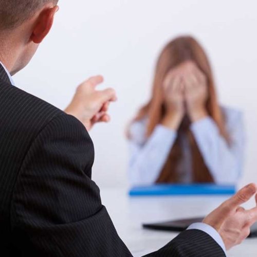 Bullying no trabalho: quais são os sinais de alerta e como denunciar?