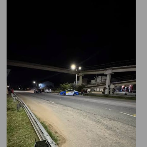 Mulheres são atropeladas ao atravessar RJ-106 por baixo de passarela em São Pedro da Aldeia