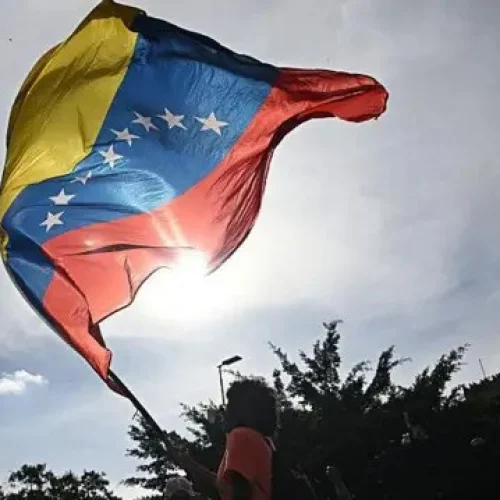 Dívida da Venezuela pode chegar a US$ 240 bilhões, diz jornal