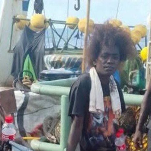 Três pessoas são resgatadas após passarem 70 dias à deriva no Pacífico depois de barco ficar sem combustível