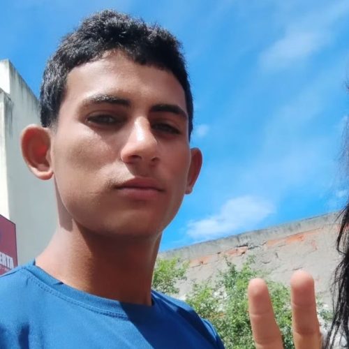 VÍDEO: jovem de 19 anos é morto a tiros em Cabo Frio; polícia apura execução por engano