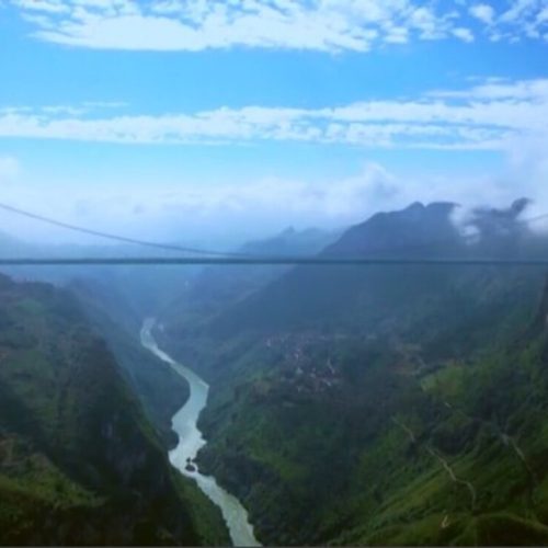 Ponte mais alta do mundo: estrutura fica a 625 metros do chão e tem piso de vidro; veja VÍDEO e FOTOS
