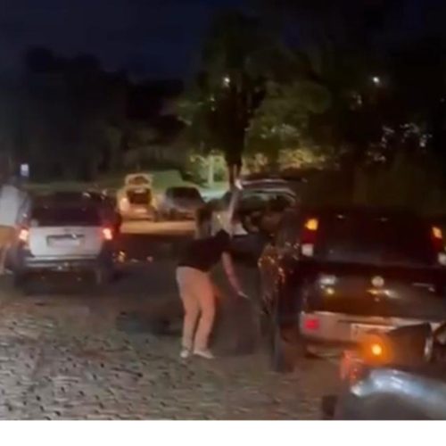 Motoristas têm prejuízos após veículos caírem em buracos na RJ-114, em Maricá