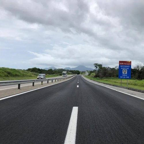 ViaLagos acelera revitalização asfáltica na RJ-124, de Iguaba Grande a Rio Bonito
