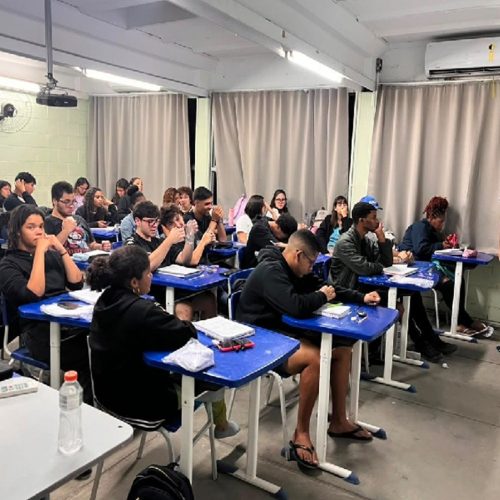 Pré-Enem Popular abre 250 vagas para curso intensivo gratuito em Maricá