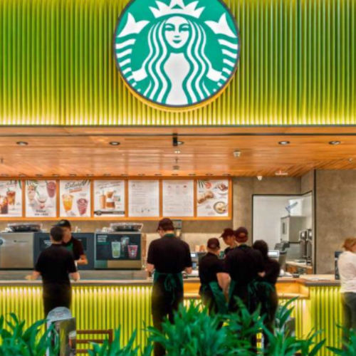 Starbucks é alvo de operação policial na Coreia do Sul após campanha polêmica; entenda